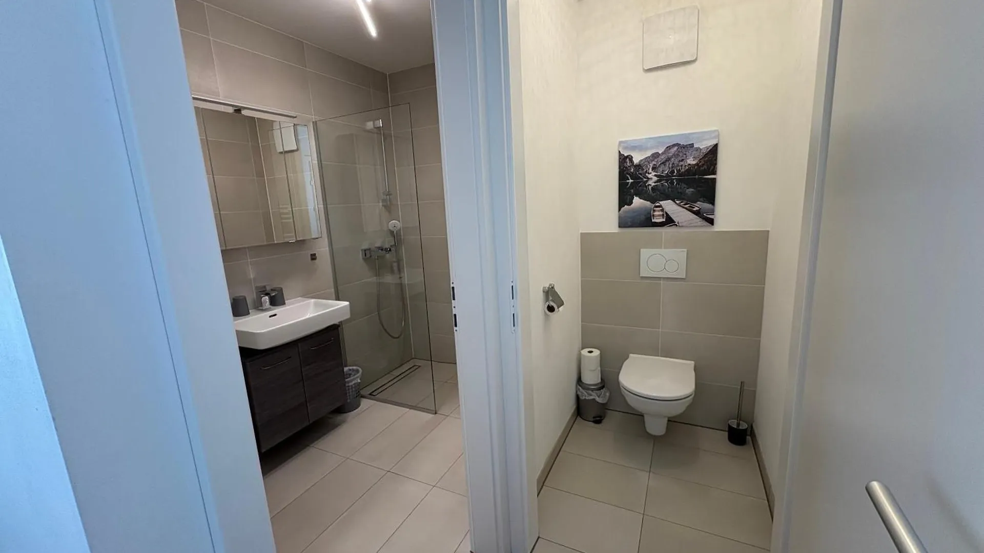 2 Schlafzimmer im Neubau in Grünruhelage und doch zentral Wien Apartment