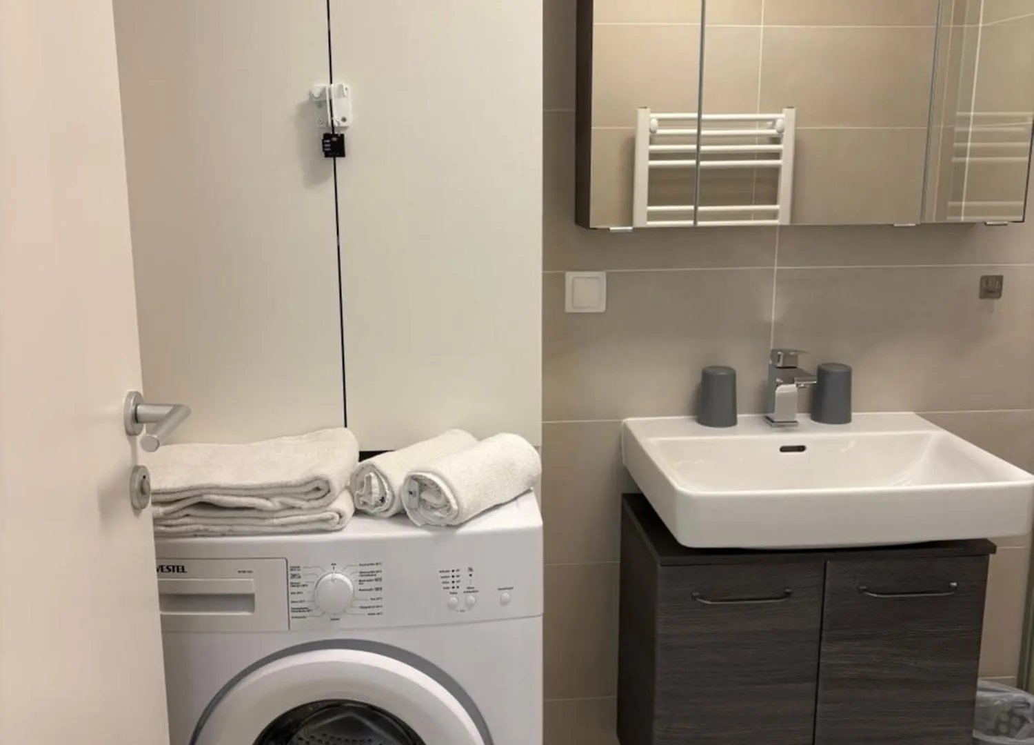 2 Schlafzimmer im Neubau in Grünruhelage und doch zentral Wien 0*,